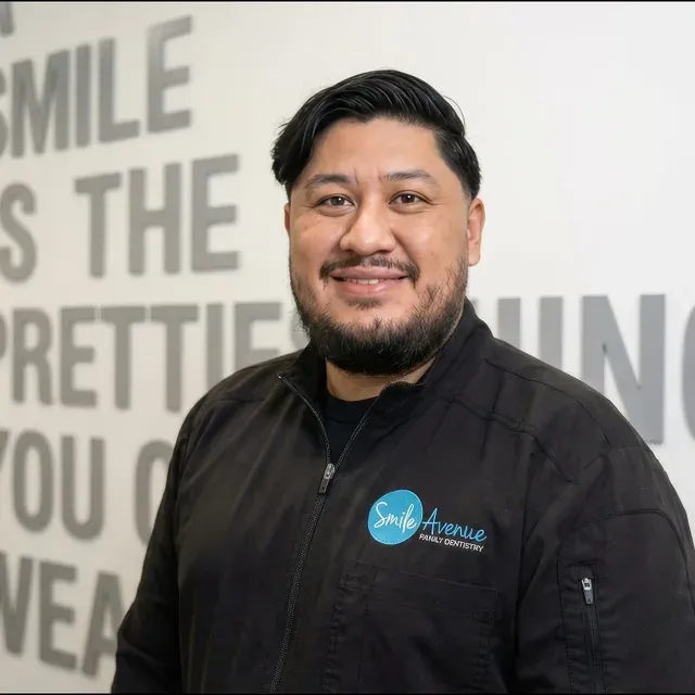 Tooth Extraction 3 Smile Avenue dental team member